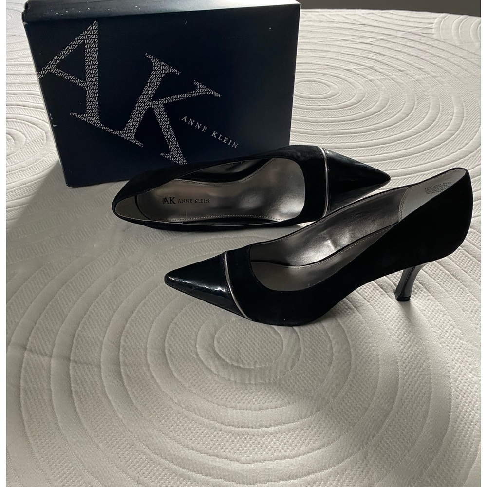 Women’s high Heel shoes - Black Suede